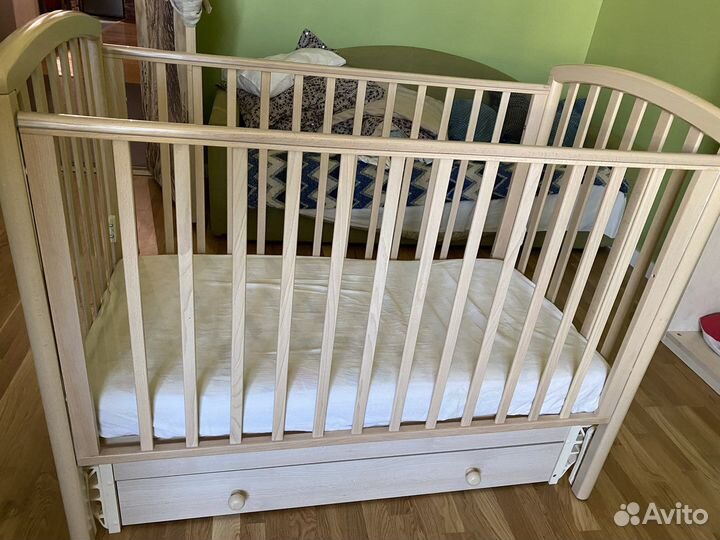 Детская кроватка
