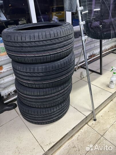 Tracmax X-Privilo TX3 255/40 R19 100Y