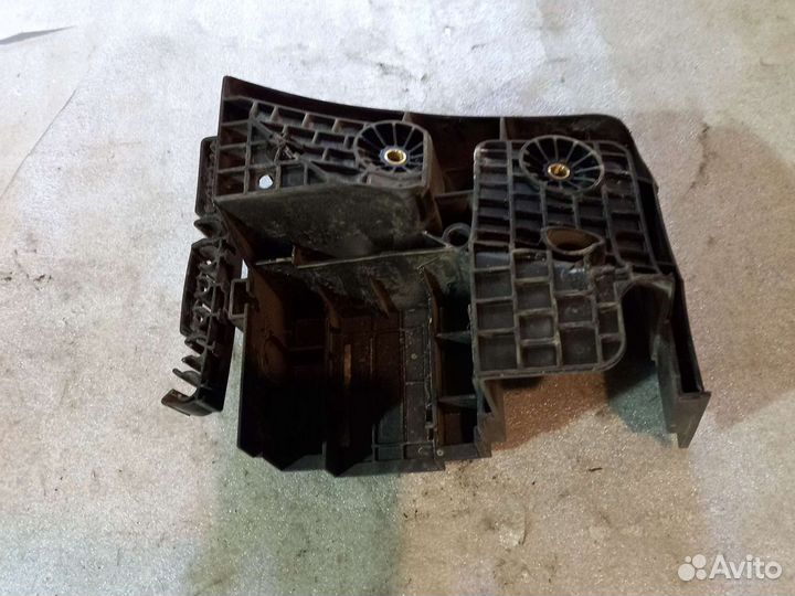 Корпус блока предохранителей VW Tiguan