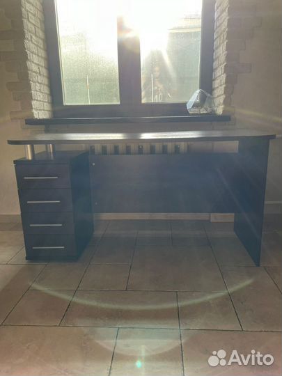 Стол письменный