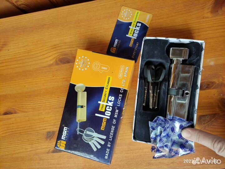 Замок личинка новый