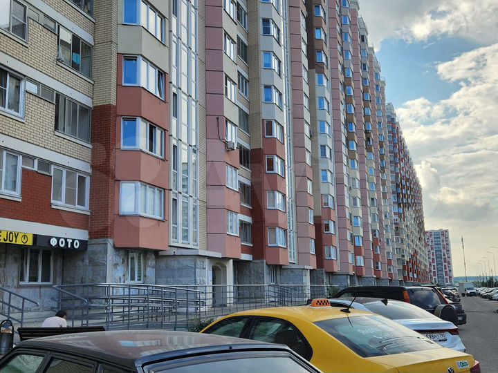 2-к. квартира, 64 м², 10/17 эт.