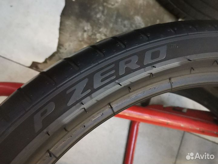 Pirelli P Zero PZ4 245/35 R20 и 275/30 R20