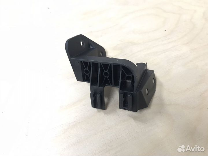 Кронштейн проводки 06K971497D Passat B8