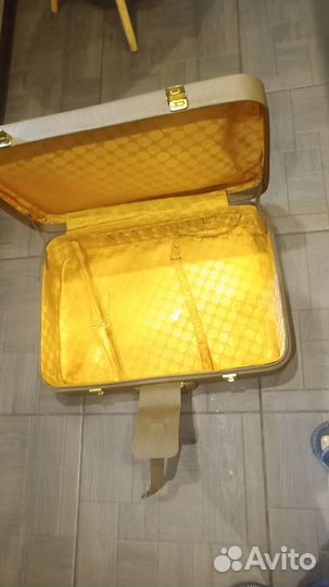 Винтажный чемодан