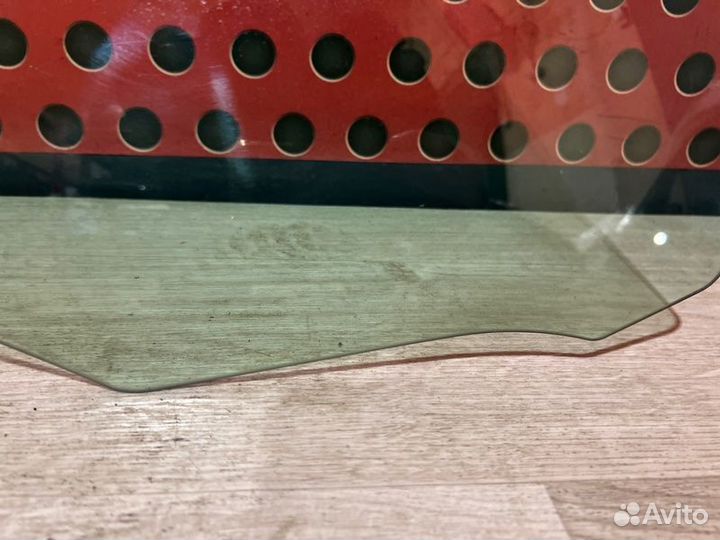 Стекло двери передней правой Mercedes-Benz C-Class