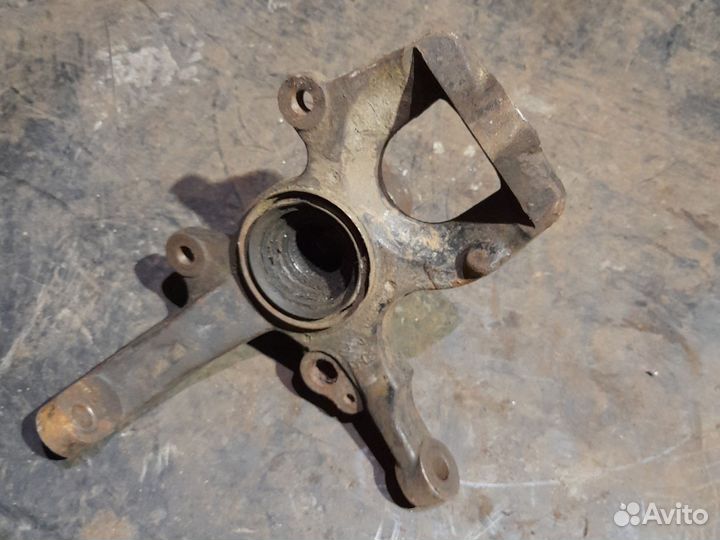 Поворотный кулак правый под абс Паджеро 2