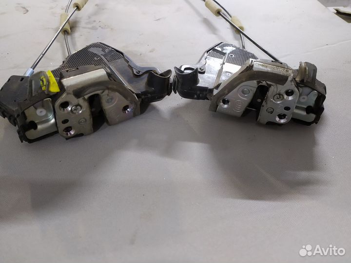 Замок двери передней Toyota Corolla E150