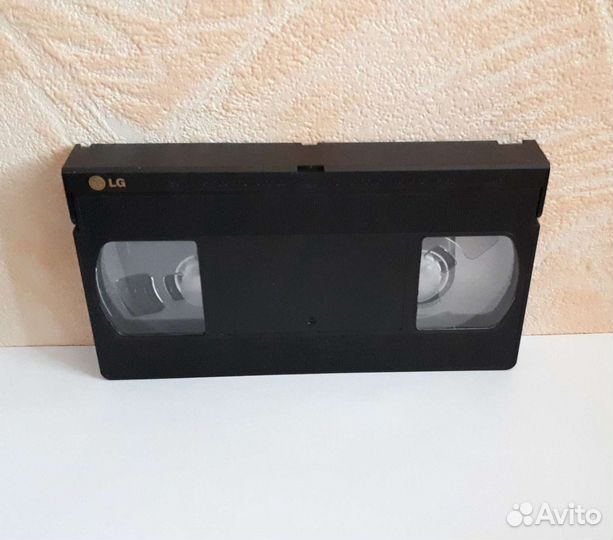 Видеокассеты- (фото1,2)