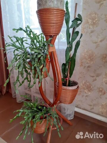 Подставка для цветов из ротанга