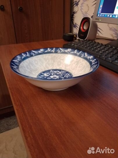 Тарелка порционная. Салатник глубокий, синий