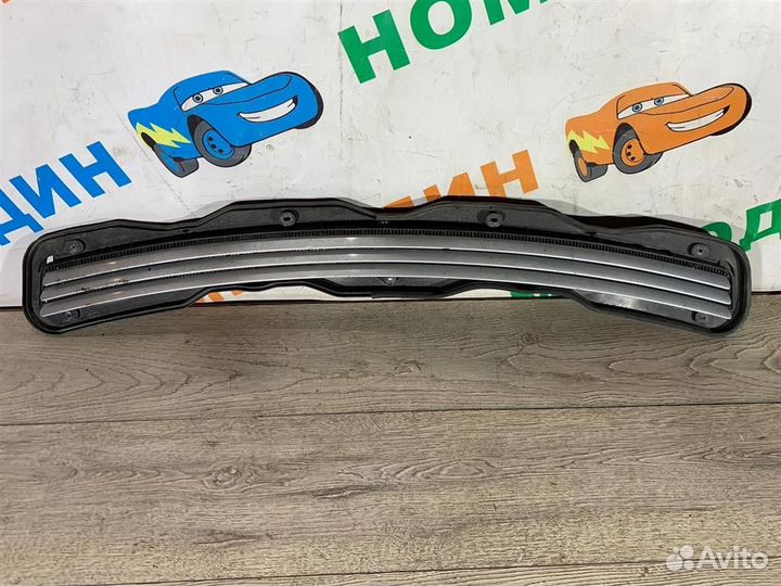 Решетка капота Mercedes Benz-Мерседес Бенц W210 E