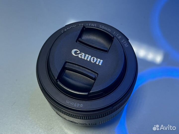 Портретный объектив Canon EF 50mm f/1.8 STM