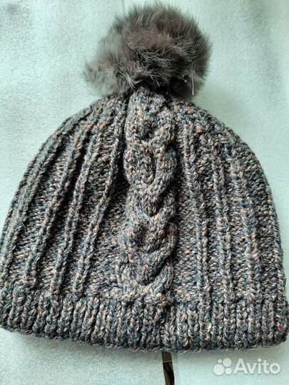 Шапочка с помпоном из меха