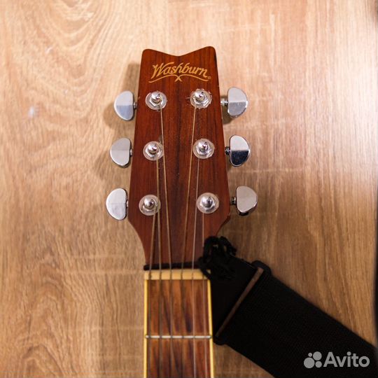 Акустическая гитара Washburn
