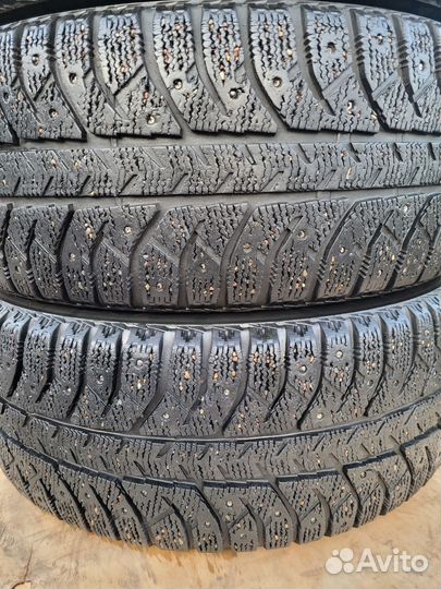 Bridgestone Ice Cruiser 7000 215/50 R17 92V
