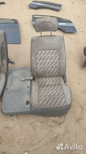 Сиденье левое Mazda Bongo SSF8R