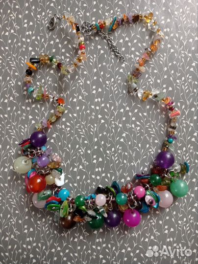 Ожерелье с самоцветами