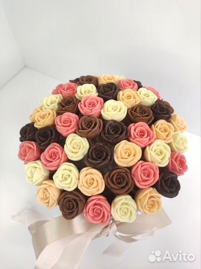 Розы из Трёх Видов Шоколада - 51 шт в Коробке