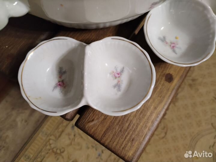 Супница фарфоровая с крышкой