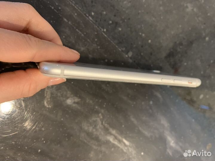 Телефон iPhone 8 64 gb