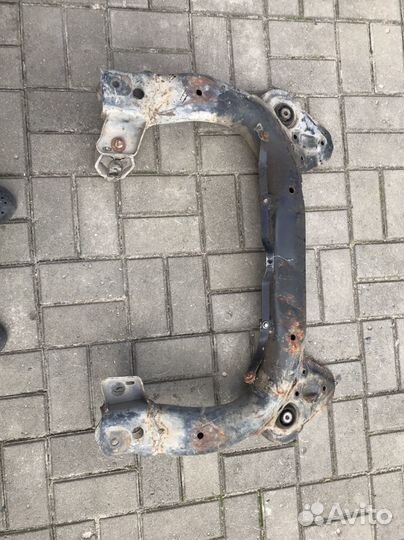 Продаю переднею балку подрамник ауди а6 с 4