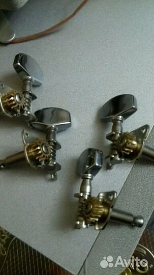 Колок для акустической гитары