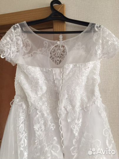 Свадебное платье со шлейфом