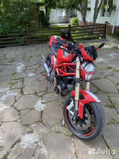 Ducati Monster 1100EVO
