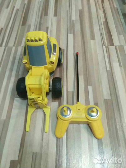 Бульдозер с пультом управления