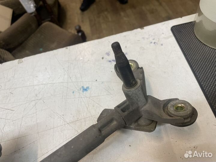 Трапеция стеклоочистителя Toyota Avensis 1