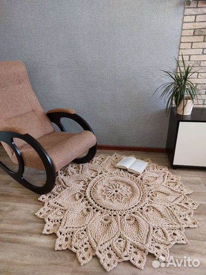 Ковер вязанный