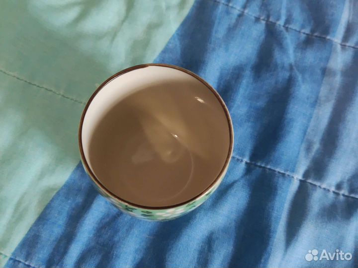 Заварочный чайник и чашки