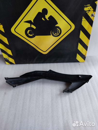 Правый верхний боковой пластик Yamaha R6 06-07