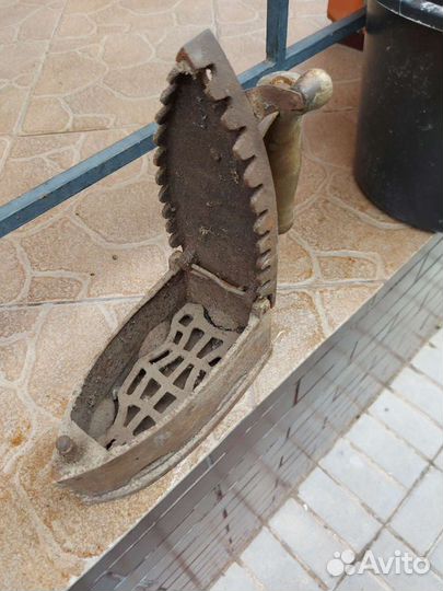 Старинные утюги