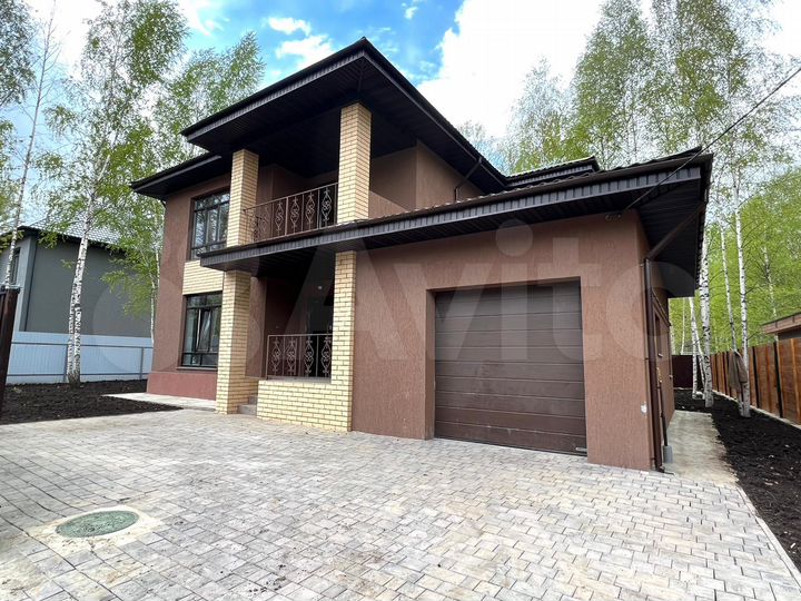 Коттедж 285 м² на участке 7,5 сот.