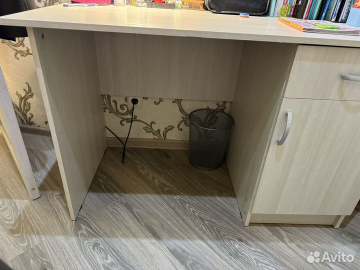 Письменный стол для школьника