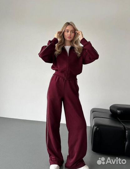Женский костюм на молнии двойка