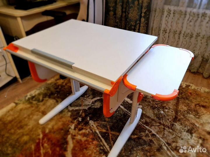 Парта Дэми с боковой полкой