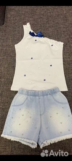 Джинсовые шорты и майка