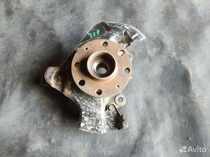 Кулак передний правый Opel Corsa D