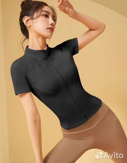 Футболка на молнии