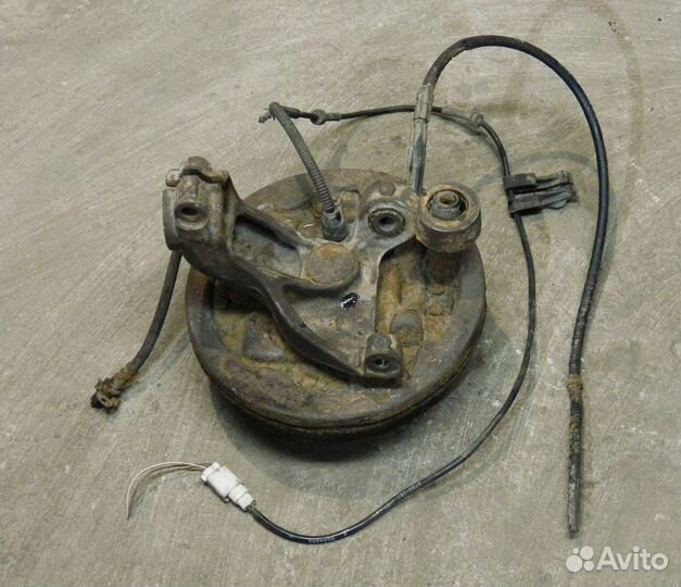 Кулак задний левый Ford Mondeo 2