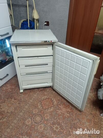 Отличная морозилка Бирюса