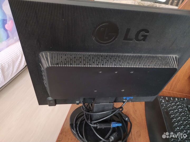 Монитор LG 19