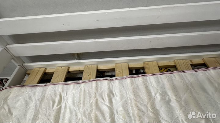 Кровать односпальная с матрасом