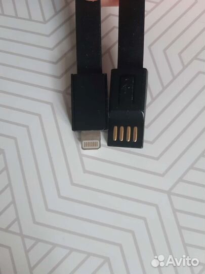 Зарядный шнур на iPhone