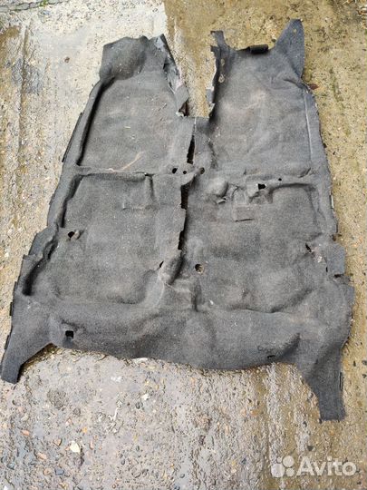 Ковролин салона автомобиля