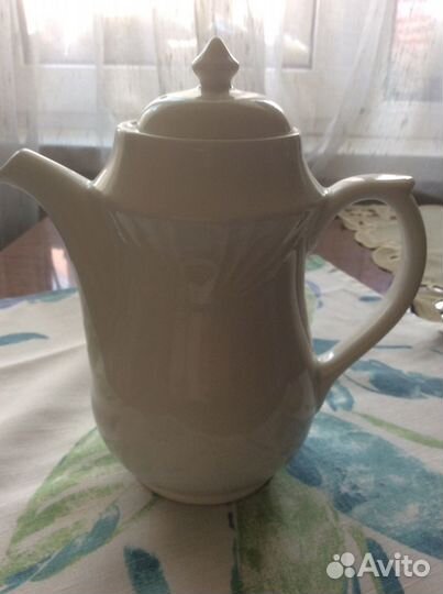 Чайники,соусница, сахарницы, чашки