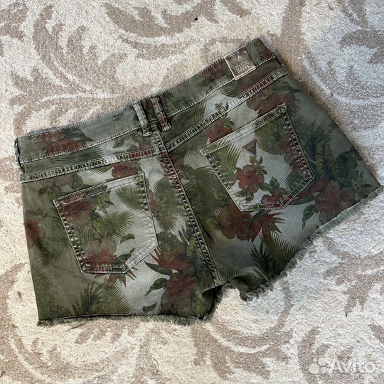 Женские шорты Guess